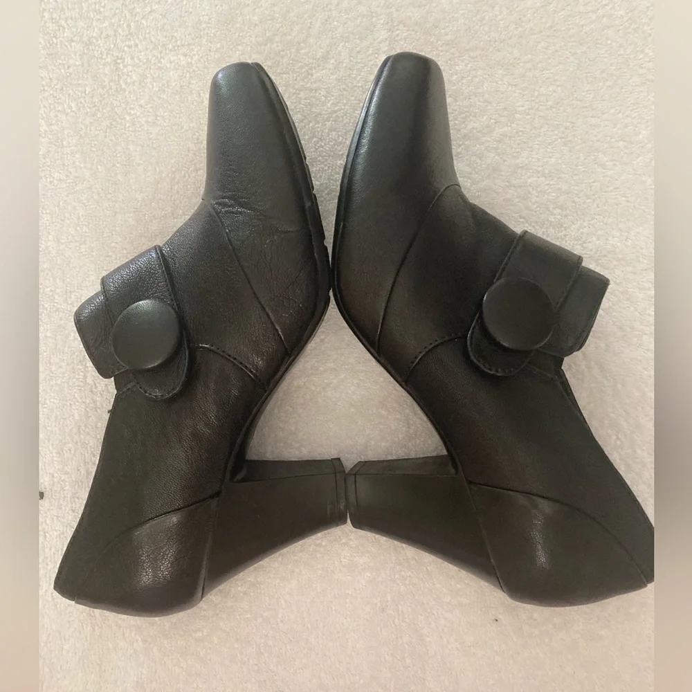 Clark’s Bendables heeled shoes - Picture 2 of 8